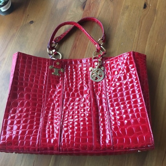 Tory Burch Handbags - ✨Tory burch patent leather 👜tote 🌸